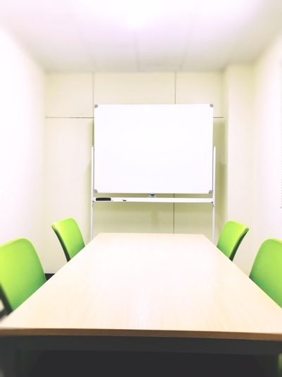 うめきた会議室402(適正4名) - 共栄実業(株)　幸福相互ビル