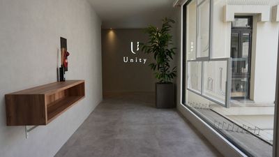 入り口には受付システムがございます - Unity Unity レンタルサロン ネイルブース の入口の写真