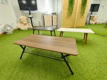 90cm×45cmのローテーブル3台 - パーソナルレンタルスタジオ モエギ市ヶ谷/Moegi市ヶ谷 大学オフィス街近スタジオ♪ヨガピラティスダンス練習レッスンに最適の室内の写真