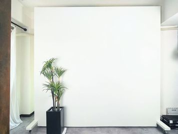 白壁はどのようなシーンにもマッチします - 東銀座スタジオ 《東銀座スタジオ》の室内の写真