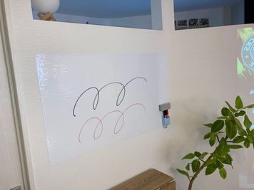 セミナーや会議等の商用利用限定のホワイトボード（有料）です。 - ハイスペ 三宮イクシー 〈ハイスペ三宮イクシー〉【定員タイプB】の設備の写真