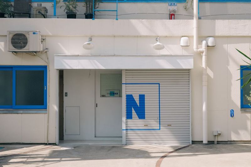 【京都大宮】シンプルで使いやすい！背景紙・機材豊富な撮影スタジオ - スタジオ日々喜