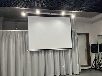 【STUDIO ROOM】設備④】：大型スクリーン - 中延・旗の台 Tiara レンタルスタジオ【STUDIO TIARA】の室内の写真