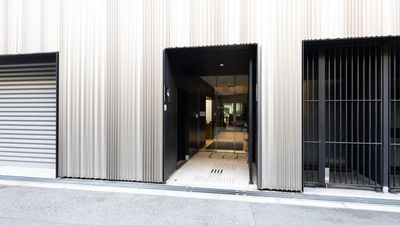 駐輪場入り口（1階） - ミュージックアベニューなんば ギター防音部屋 ROOM501番教室の室内の写真