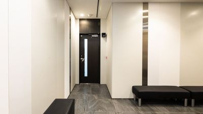 501教室入り口 - ミュージックアベニューなんば ギター防音部屋 ROOM501番教室の室内の写真