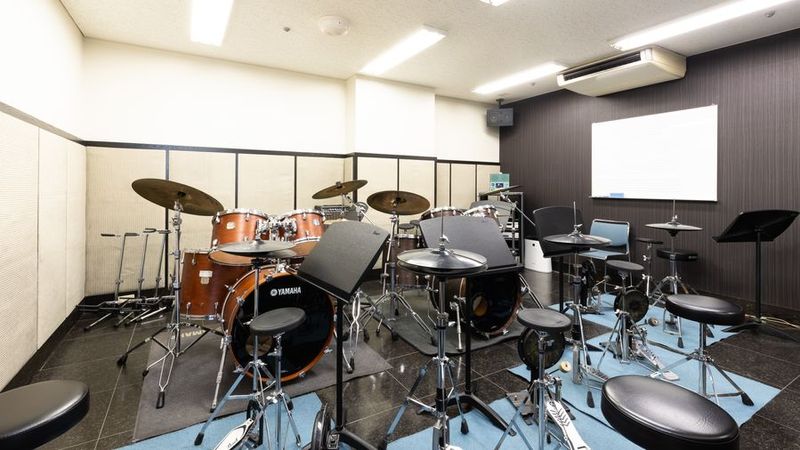 部屋内 - ミュージックサロン天王寺Emu ドラム防音部屋 Emu5教室の室内の写真