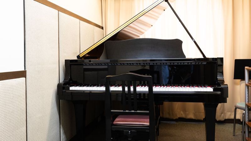 部屋内 - ミュージックサロン天王寺Emu グランドピアノ防音部屋 Emu6教室の室内の写真