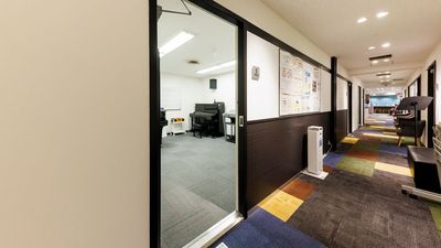 5番　部屋入り口 - ミュージックアベニュー梅田 グランドピアノ・エレクトーン防音部屋 Room5教室の室内の写真