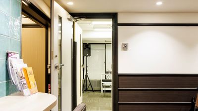 12番部屋入り口 - ミュージックアベニュー梅田 電子ピアノ防音部屋 Room12教室の室内の写真