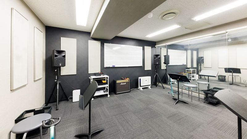 部屋内 - ミュージックアベニュー梅田 ギター防音部屋 Room18教室の室内の写真