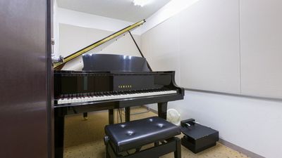 グランドピアノ - ヤマハミュージックリテイリング　横浜センター グランドピアノ防音部屋 S5教室の室内の写真