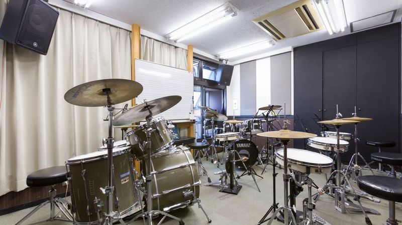 部屋内 - ミュージックアベニュー横浜 ドラム防音部屋 5G教室の室内の写真