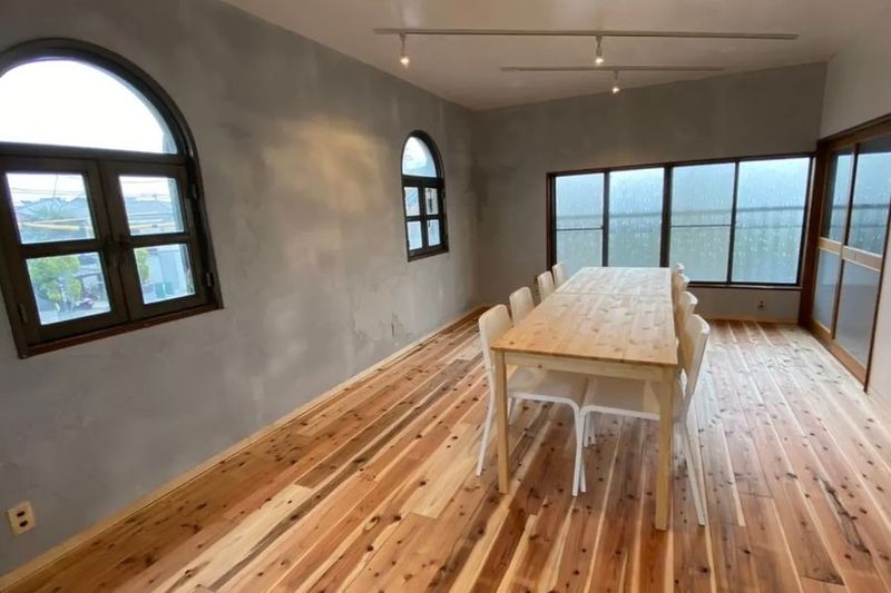 丸い西洋窓がおしゃれな一軒家！撮影やワークショップに最適！ - コミュニティKoenてらまちハウス