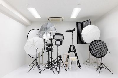 照明等機材一覧 ※LEDパネル大小の貸し出しは現在行なっていません。 - Order Photo Studio HIGASHIGINZA 東銀座徒歩5分！OPS東銀座Aスタジオの室内の写真