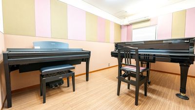 部屋内 - ミュージックアベニュー栄 グランドピアノ防音部屋 307番教室の室内の写真