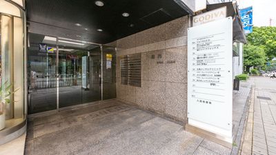 辰晃ビル1階入り口 - ミュージックアベニュー栄 グランドピアノ防音部屋 307番教室の室内の写真