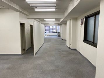 【内幸町駅 徒歩2分/新橋駅 徒歩7分】30名定員!<完全個室、自由にご利用可能! 展示会・イベントにオススメ> - 【リロの会議室】ForumS 佐野ビル