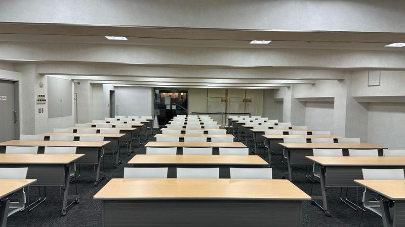 1階　会議室D　78名収容可能。 - 【リロの会議室】Forum S　5東洋海事ビル 【リロの会議室】1階　会議室Dの室内の写真