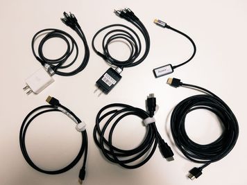 スマホ充電器2本
HDMIケーブル3本
Type-C to HDMI変換アダプタ - 会議室オアシス新大阪 新大阪駅徒歩2分★全設備無料★ニューオープンの設備の写真