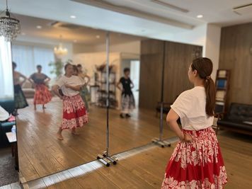 可動式のレッスンミラーをご用意しております。ご使用希望の場合は事前にオプションでお申し込みください。 - Aスタジオ 大町 Aスタジオ 大町｜東北最大級！駅近！家具付レンタルハウススペースの設備の写真