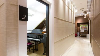 2番教室入り口 - ミュージックアベニュー渋谷cocoti グランドピアノ防音部屋 2番教室の室内の写真