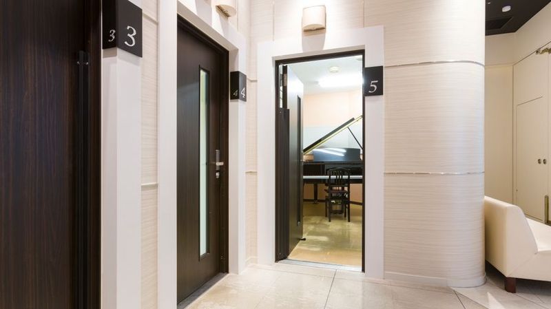 グランドピアノ・エレクトーン・電子ピアノ防音部屋 5番教室 - ミュージックアベニュー渋谷cocoti