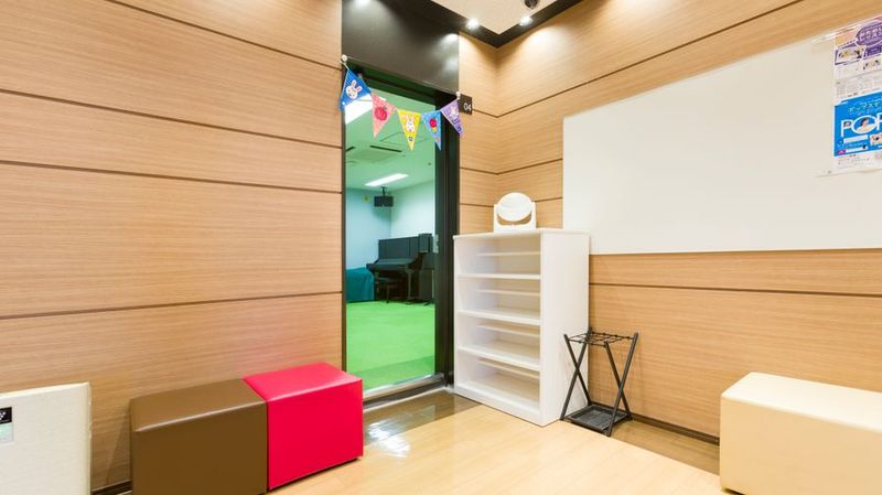 アップライトピアノ、エレクトーン防音部屋 4番教室　 - ミュージックアベニュー新宿クラッセ