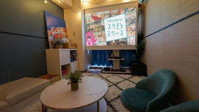 ※現在スクリーン破損中のためプロジェクターをご利用いただけません。ご了承ください。	 - 145_SantoriniSpace池袋 キッチンスペースの室内の写真