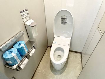 【男性用：個室×2、小×1】 - TIME SHARING 竹橋 廣瀬第3ビル 2Fの設備の写真