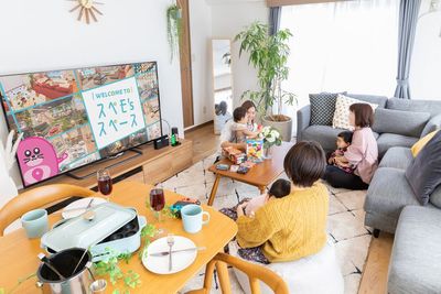 ゆとりのある空間で、テレビを観ながらおしゃべり会♬
※リニューアル前のイメージ写真です - 165_Oasis錦糸町 キッチンスペースの室内の写真
