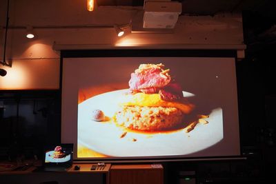 100インチ電動スクリーン設置
2023年超単焦点最新プロジェクター完備
HDMIケーブル完備
EB-760W　昼でもくっきり。
 - メトロシティ小伝馬町２０２　Ｃｒａｆｔ　ｄｉｐ　３ｎｏｗａ 日本橋小伝馬町　Craftdip 3nowa　レストランカフェ　の設備の写真