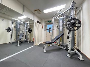 【人形町駅3分】スミスマシン＋マルチケーブルマシンの部屋② - MIYAZAKI GYM人形町店