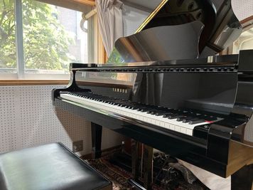 コンサート用ピアノ　YAMAHA C7常設 - T.M.E.Studioの設備の写真