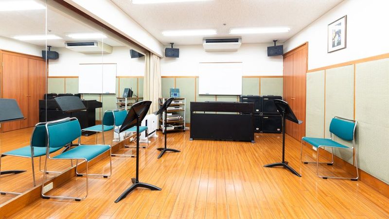部屋内 - ミュージックサロン天王寺Emu 管楽器・弦楽器防音部屋 Emu2教室の室内の写真