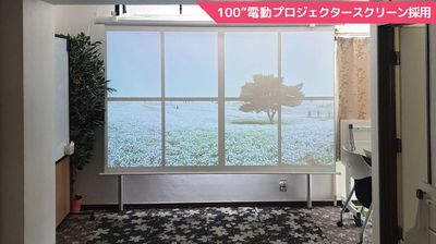 風通しバツグン中野駅レンタルスペース 《中野駅徒歩2分》風通し抜群！ファン付き照明｜開放感ある明るいの室内の写真