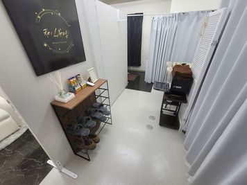 minoriba_池袋二丁目店 レンタルサロン_ソファースペースの入口の写真