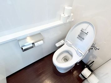 【女性トイレ（個室×2）】 - TIME SHARING 横浜関内  セルテアネックス 3Aの設備の写真