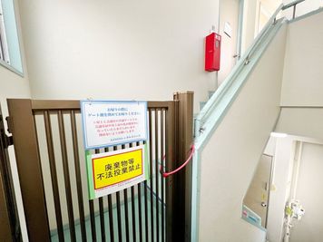 会議室、屋上共通のゲートです。 - 【立川駅3分】隠れ家★SANGO屋上レンタルスペース １月１日終了★隠れ家★SANGO屋上レンタルスペース立川の室内の写真