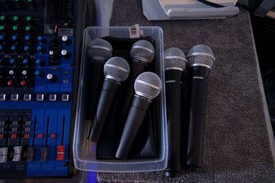 ワイヤレスマイク2本、有線マイク4本 - ワンクロ中目黒スタジオ レンタルスタジオ 多目的スペース 中目黒駅前の室内の写真