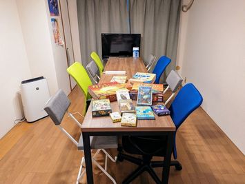 レンタルルーム チル部屋下北沢 ボードゲームも遊べるワークスペース／貸会議室の室内の写真