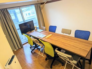 レンタルルーム チル部屋下北沢 ボードゲームも遊べるワークスペース／貸会議室の室内の写真