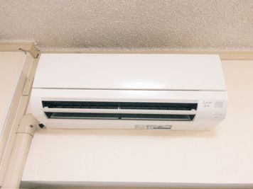 ピカピカの三菱高性能エアコンです。 - 会議室オアシス新大阪 新大阪駅徒歩2分★全設備無料★ニューオープンの設備の写真