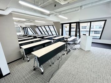 【開放的な窓があるので、日中は室内が明るいです♪】 - 【閉店】TIME SHARING 東神田 TQ東神田ビル 【閉店】5Fの室内の写真