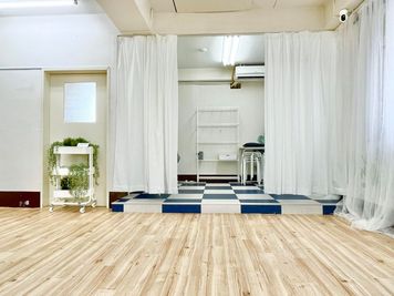 更衣スペースを用意 - Studio Green 東京八重洲の室内の写真