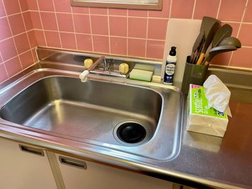 キッチンも広々使えます。 - 【Good Space三軒茶屋】三軒茶屋徒歩3分の好立地！ 【marble三軒茶屋】研修🖊️会議✨大型テレビ[906]の室内の写真