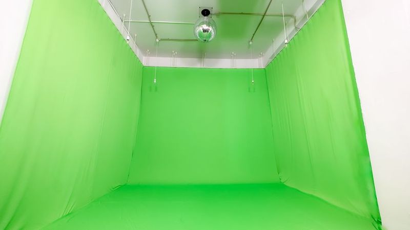 4面デジタルクロマキー - レイヤーズスタジオ 1F スタジオの室内の写真