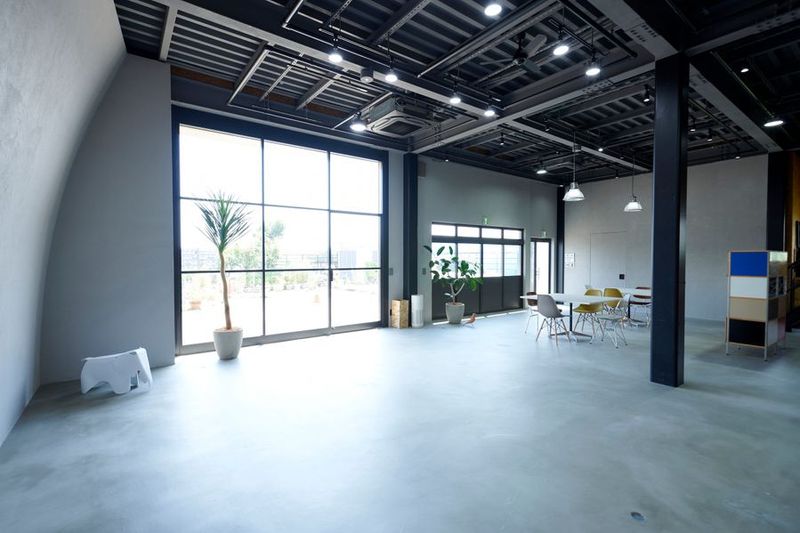 天井高3.6mまである大開口があり充分な自然光を生かした撮影が可能です。 - studio Miyazakidai Designer's studio Miyazakidaiの室内の写真