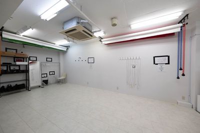 天井高2.8m、60㎡の広々空間です。横幅2.7mの背景紙も無料で使用できます。 - Studio Gather上野・浅草 本格撮影スタジオが1H/3000円〜★Studio Gatherの室内の写真