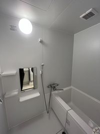 浴室も自由に利用可能なため、施術後に体を洗いたいお客様はシャワーをお使いいただけます（無料） - 阿佐ヶ谷シェアサロン・レンタルサロン・レンタルスペース 【阿佐ヶ谷駅徒歩1分】個室レンタル＆シェアサロン｜エステ・整体等の設備の写真