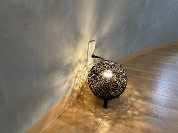 暖かい光の照明 - 糸島ドームハウスの室内の写真